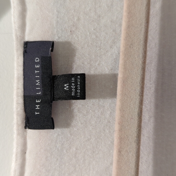 The Limited Women's M Flowy tank - clearance sale!! - Picture 2 of 4